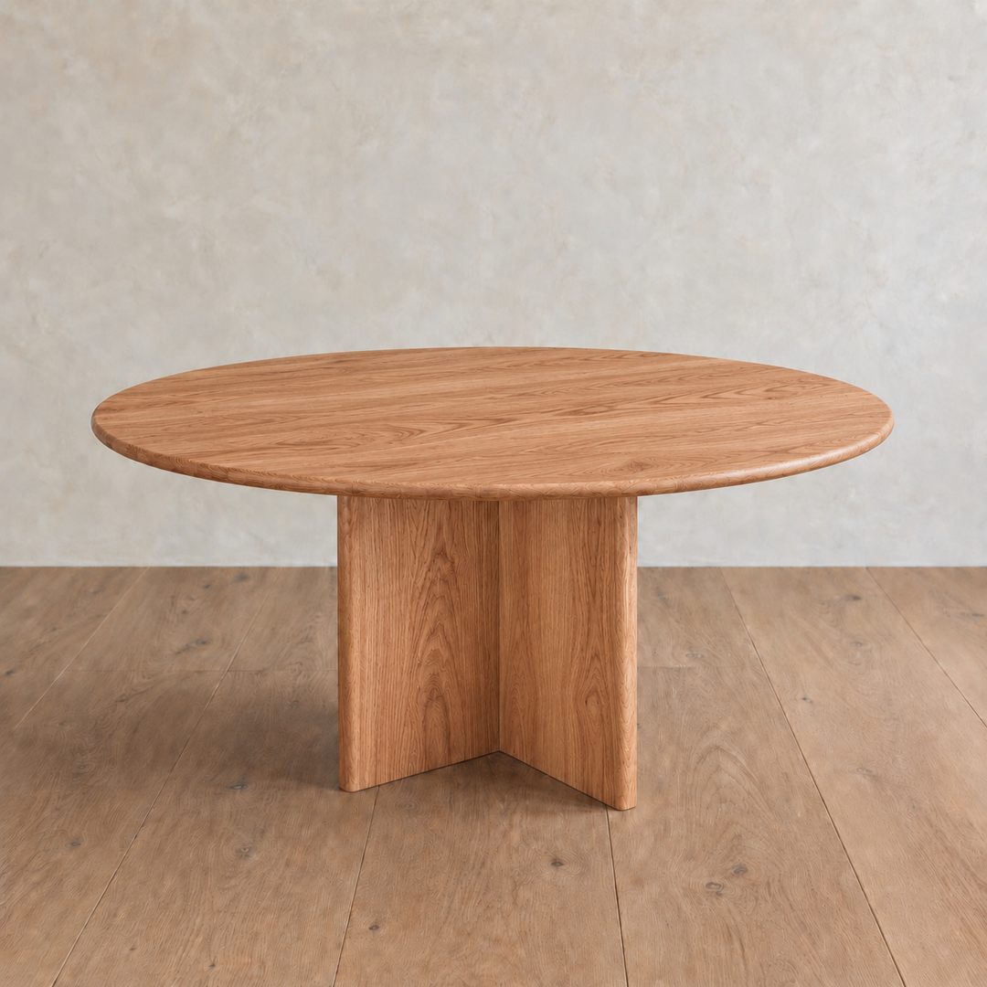 Round dining table in red oak
